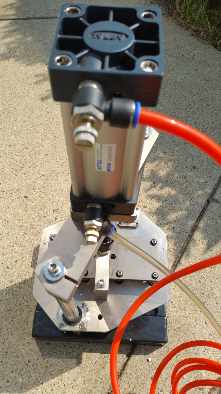 Pneumatic 8 Pack Ringing Machine